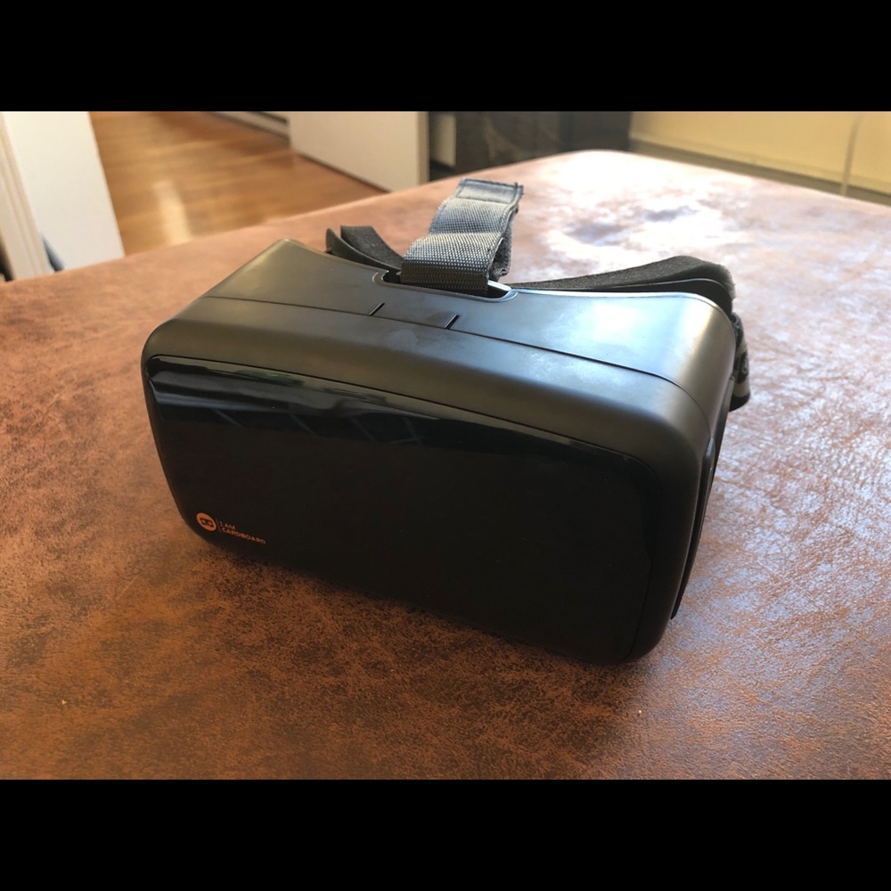 VR headset for smartphone